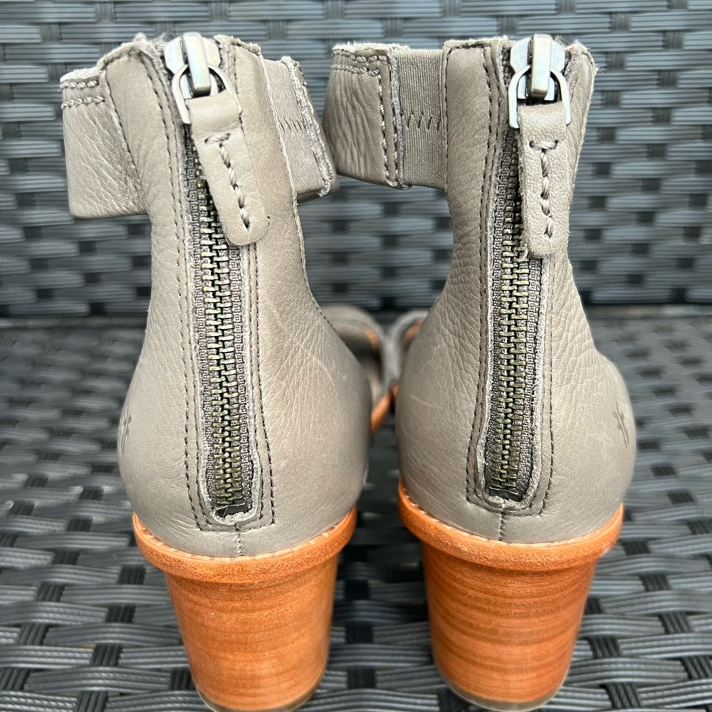 FRYE sandals size 8 1/2 - Picture 5 of 8